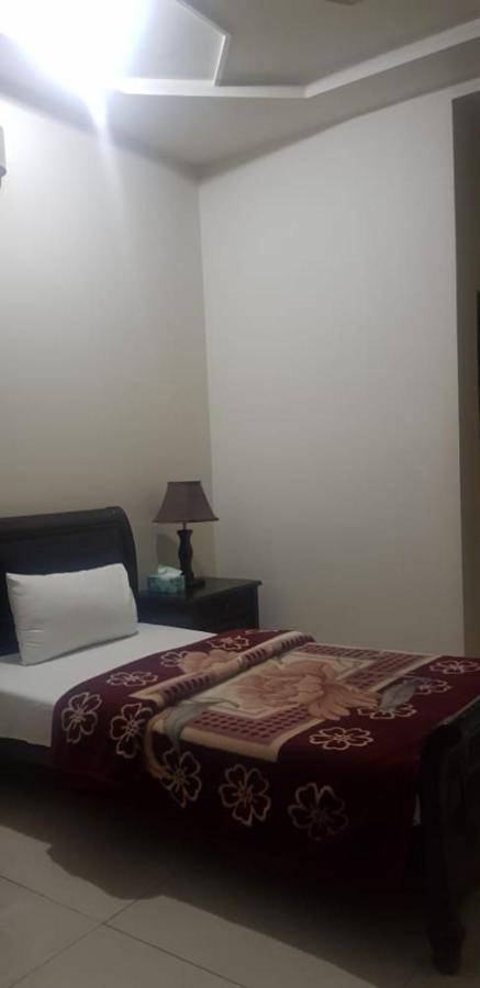 Midway Hotel & Restaurant Sadiqabad ภายนอก รูปภาพ