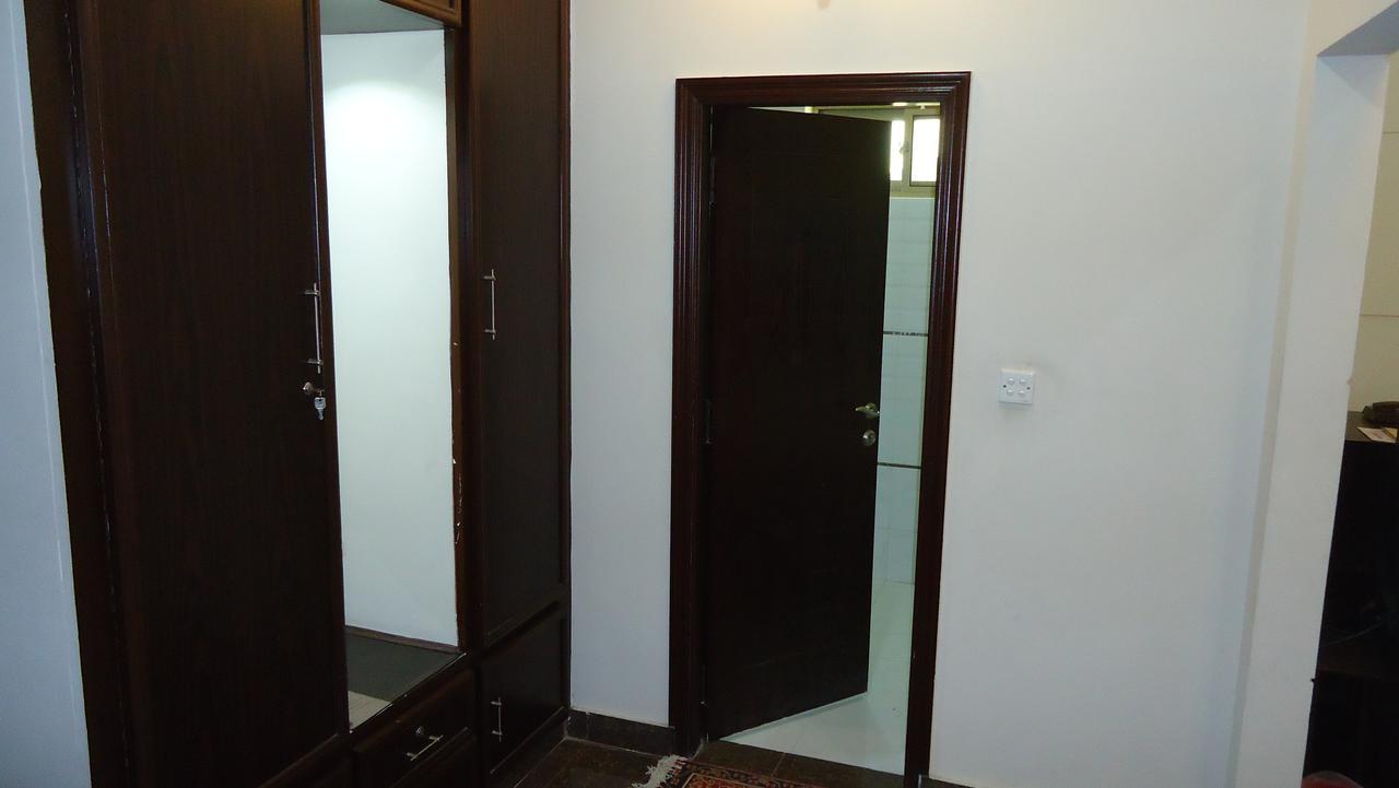 Midway Hotel & Restaurant Sadiqabad ภายนอก รูปภาพ