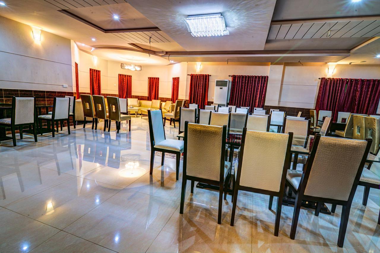 Midway Hotel & Restaurant Sadiqabad ภายนอก รูปภาพ