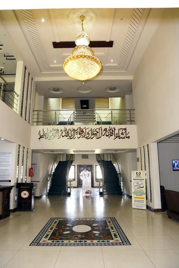 Midway Hotel & Restaurant Sadiqabad ภายนอก รูปภาพ