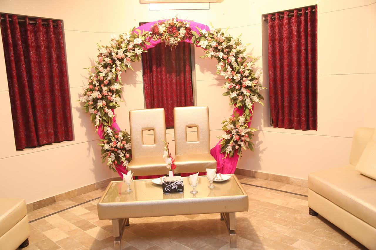 Midway Hotel & Restaurant Sadiqabad ภายนอก รูปภาพ